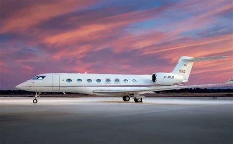 Jeff Bezos Private Jet: The Gulfstream - Urban Splatter