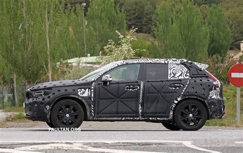 SPIED: Volvo XC40 – interior seen for the first time Volvo XC40 spyshots 16 - Paul Tan's ...