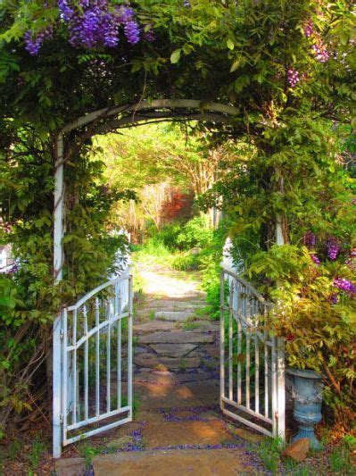 Apple Logo Wallpaper: Beautiful Garden Entrance Gates