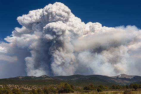 Where Wildfires Rage in New México, Many Homes Are Uninsured – El Semanario