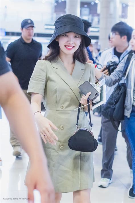 10+ Times TWICE's Nayeon Had The Most Aesthetic Airport Fashion - Koreaboo