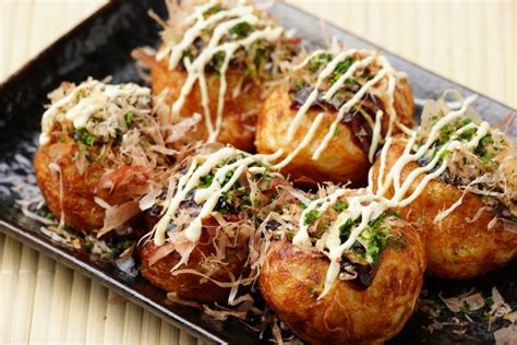 Crispy Takoyaki Recipe: 4 Tips for Making Takoyaki - 2021 - MasterClass | Recette, Boulette de ...