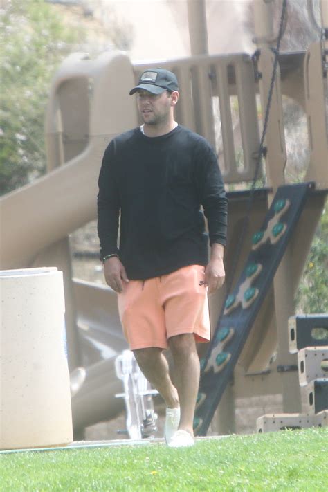 Scooter Braun spotted looking glum WITHOUT wedding ring since split ...