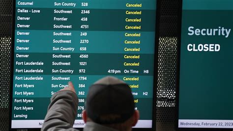 Blizzards, snow and ice disrupt thousands of US flights | CNN