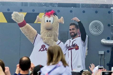 Blooper, new mascot of Atlanta Braves, gets blasted on social media ...