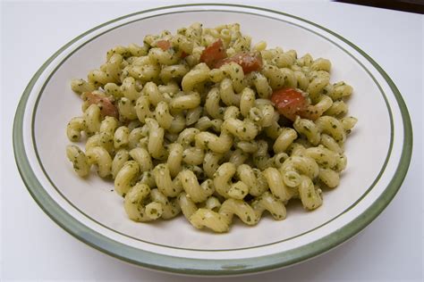File:Pasta with pesto.jpg - Wikipedia