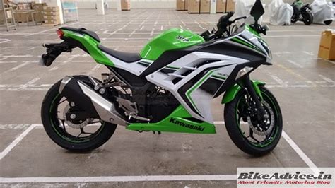 Kawasaki Ninja 300 2022 White