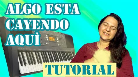 Como tocar Algo esta cayendo aquí piano acompañamiento tutorial Chords ...