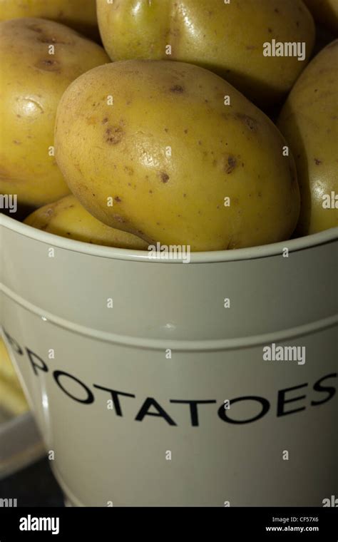 A bucket of Potatoes Stock Photo - Alamy