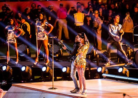 Katy Perry Super Bowl 2015 Half Time Performance Upclose [Photo Gallery]: ‘Roar’ Singer Joined ...