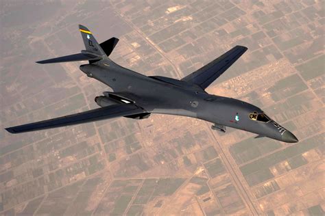 B-1B LANCER: Unveiling the рoweг and Speed of America's Supersonic Jet in Space