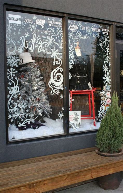 35 Wonderful Christmas Window Display Ideas On A Budget | Home Design ...