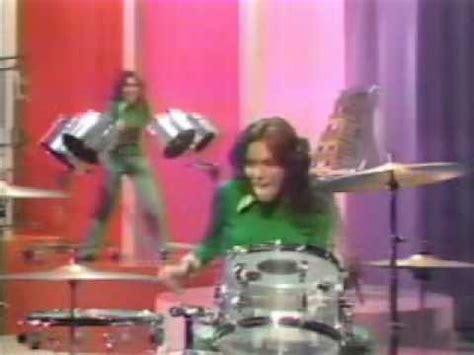 Karen Carpenter Drum Solo - 1976 First Television Special - YouTube