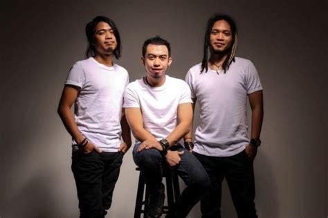 M'sian Rock Band Estranged Scammed By Apple Impersonating Con Artist ...