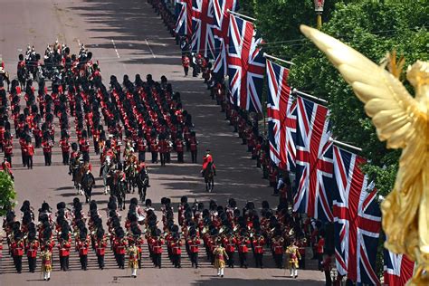 Queen Elizabeth's historic jubilee celebrations begin with parade ...