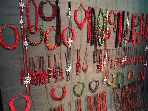 File:Pataxó necklaces - Memorial dos Povos Indígenas - Brasilia - DSC00558.JPG - Wikimedia Commons