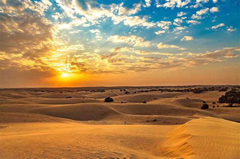 Gurun Thar Jaisalmer Rajasthan India Saat Matahari Terbenam Dengan Langit Murung Foto Stok ...