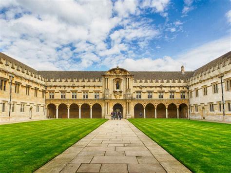 St John's College Oxford - Footprints Tours