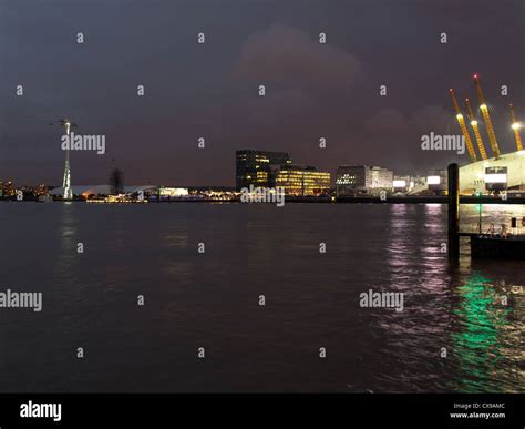 Night view of the Emirates Air Line,UK's first cable car system showing ...