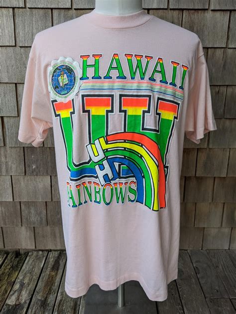 80s vintage Hawaii Rainbows T shirt / University of Hawaii | Etsy | Vintage hawaii, University ...