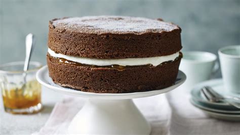 Mary Berry's easy chocolate cake recipe - BBC Food