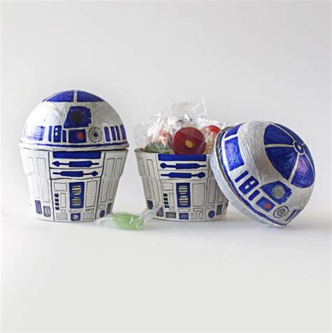 R2-D2 Treat Box Decoration Idea | Star wars diy, Star wars r2d2, Star wars awesome