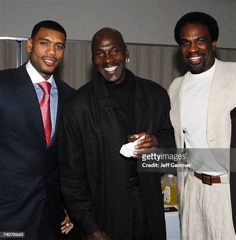 Michael Jordan Charles Oakley Photos and Premium High Res Pictures - Getty Images