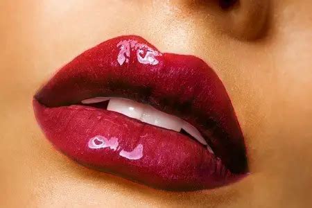 Best Red Lipstick for Olive Skin Tone – Shades, Matte, Perfect Orange Red Lipstick for Olive Skin