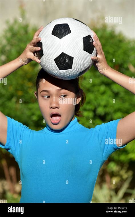 Beautiful sporty asian girl hi-res stock photography and images - Alamy