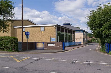 St Bede's School © Ian Capper cc-by-sa/2.0 :: Geograph Britain and Ireland