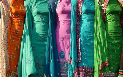 What Are Examples of Traditional Indian Clothing? - WorldAtlas