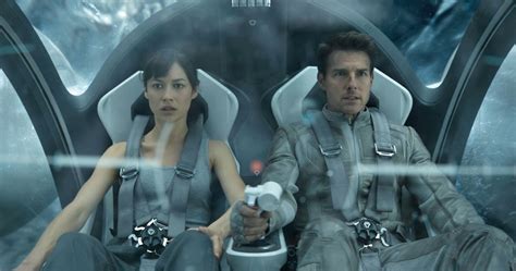 Oblivion movie review & film summary (2013) | Roger Ebert