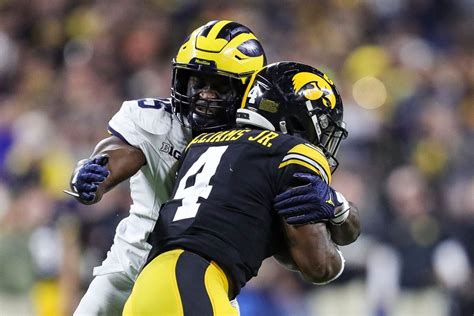 Report Card: Iowa offense falls flat in Big Ten Championship loss to ...