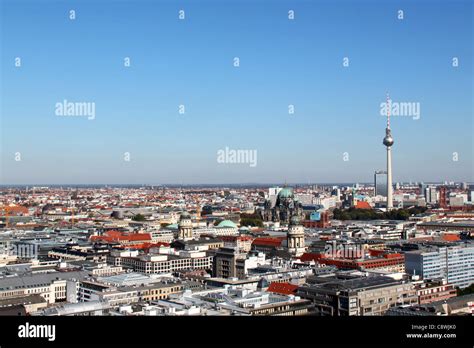 Berlin skyline hi-res stock photography and images - Alamy