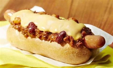 Spicy and addictive! "Ball Park Dog Chili Con Carne Cheese Melt" in Tully's [entabe.com]