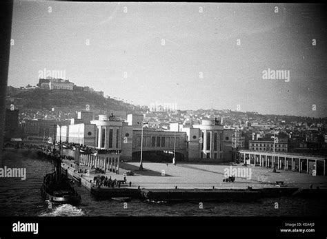 Stazione Marittima e porto di Napoli (1938 Stock Photo - Alamy