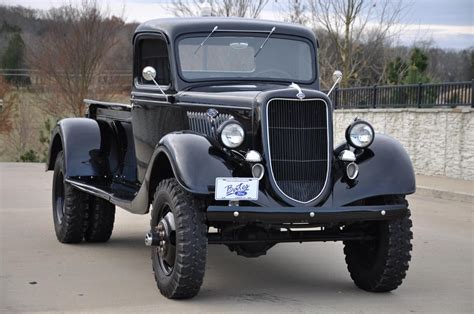 1935 Ford 4x4 1 ton dually. | Ford trucks, Ford pickup trucks, Classic trucks