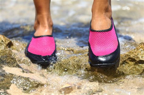 10 Best Water Shoes Reviewed & Compared in 2017 | NicerShoes