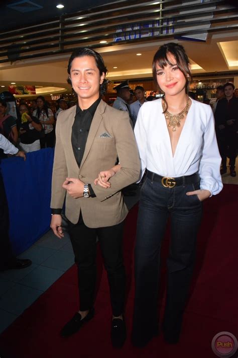 Bela Padilla & JC Santos look lovely in their movie's red carpet ...