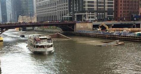 Barge Sinks In Chicago River - CBS Chicago