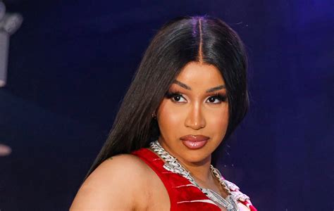 Cardi B shares explicit texts she exchanged with Offset amid infidelity claims - Flavourway