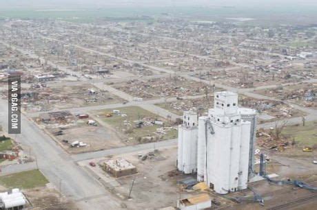 Aftermath of a tornado in Greensburg, KS. 95% of the town was leveled ...