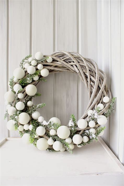 Festive DIY Holiday Season Wreaths as You Gear Up for Christmas | Decoist