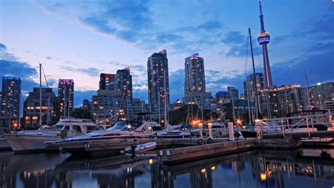 How to Plan the Perfect Trip to the Toronto Harbourfront - View the VIBE Toronto