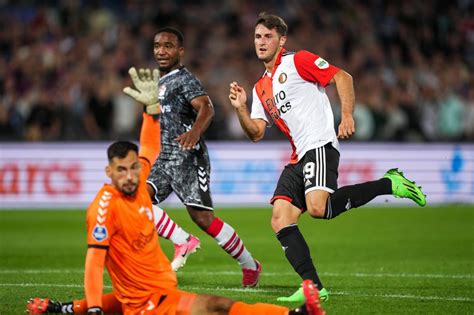 Santiago Giménez marca su primer gol en Feyenoord - Minuto Final MX