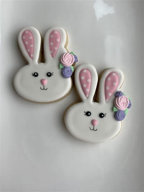 Easter bunny decorated cookies | Cookie decorating, Cookies, Sugar cookie