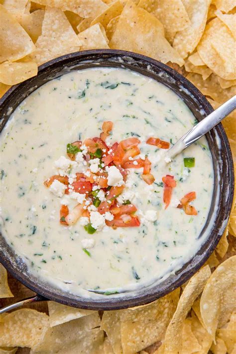 Chilis White Spinach Queso | FaveSouthernRecipes.com