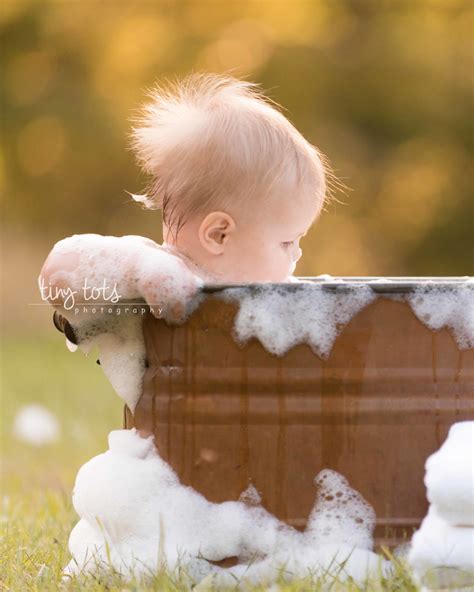 Outdoor Bubble Bath Photo Session | Kristen Fotta Photography