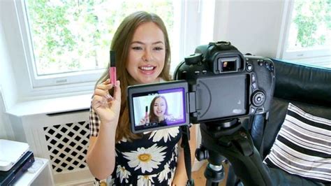 What Is a Vlog? Who Are Vloggers & Can You Earn $$$ Vlogging? | VG