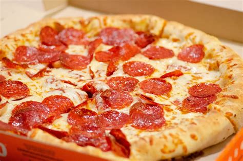 Pepperoni pizza 1080P, 2K, 4K, 5K HD wallpapers free download ...